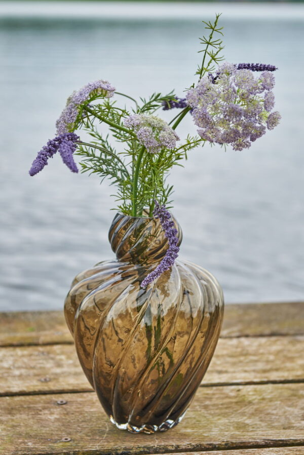 231290-1 Miljøbillede brun vase