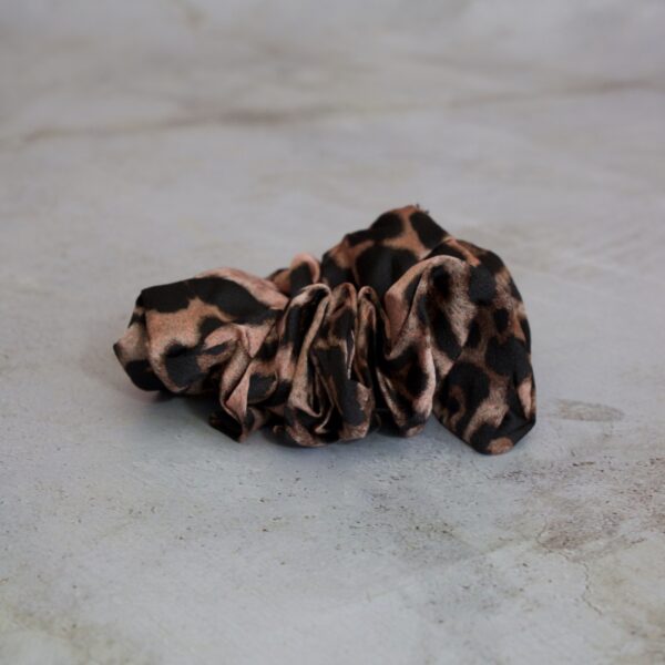 Annika scrunchie Rose:LEO