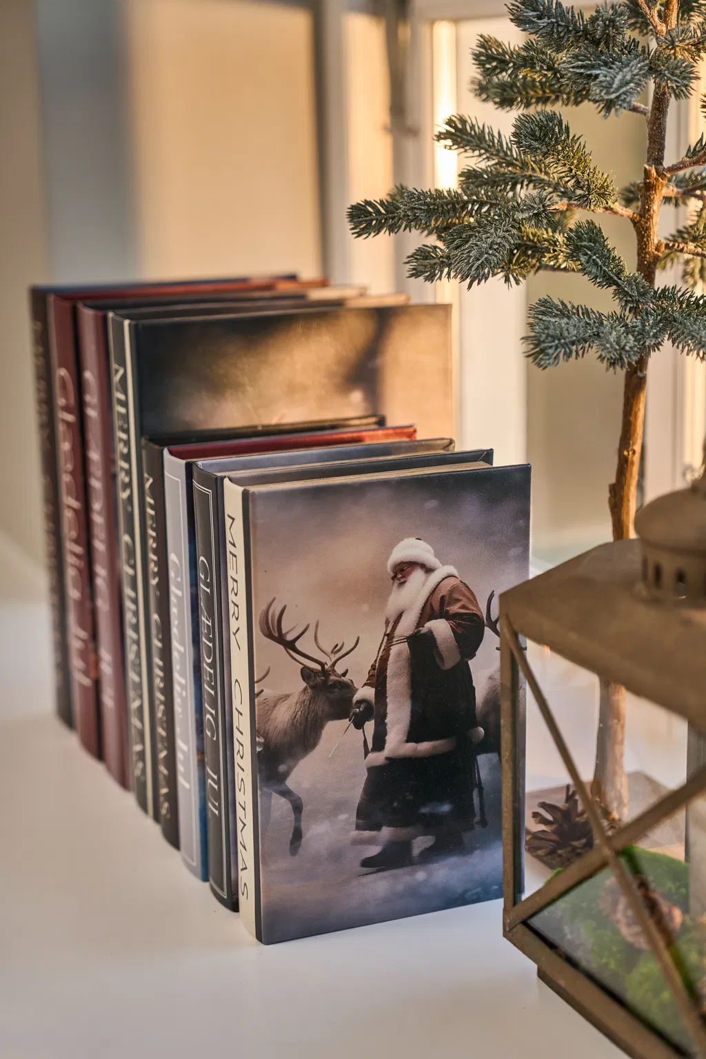 Miljøbillede Opbevaringsæske Merry Christmas med pyntet juletræ og hus 245308