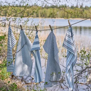 Miljøbillede viskestykke 50x70 cm. mørkeblå & hvid